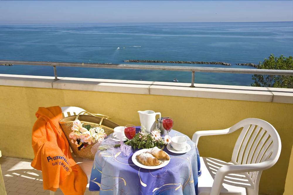 Promenade Hotel 3*