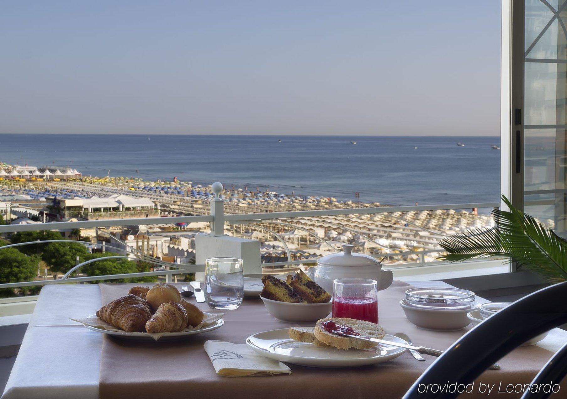 Promenade Hotel